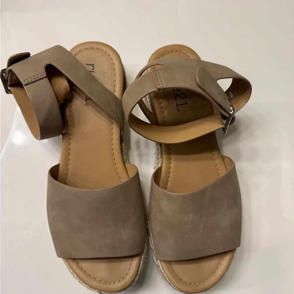 Rue 21 SZ 7M Tan sandals. Ankle strap and 2” platform sole. Great condition